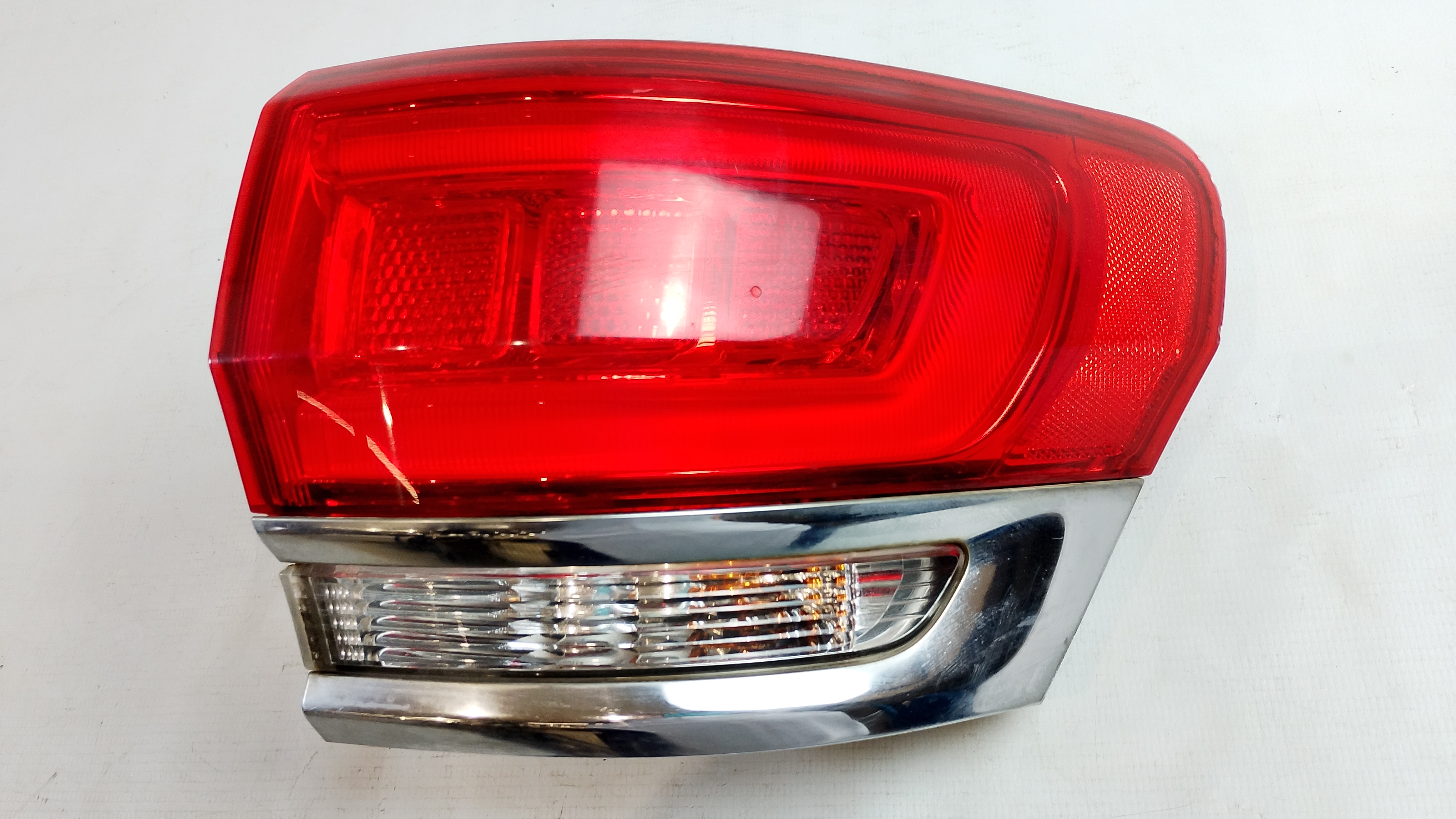 Lanterna Traseira Direita Jeep Grand Cherokee Limit 2014/15 - 68110000AD - 