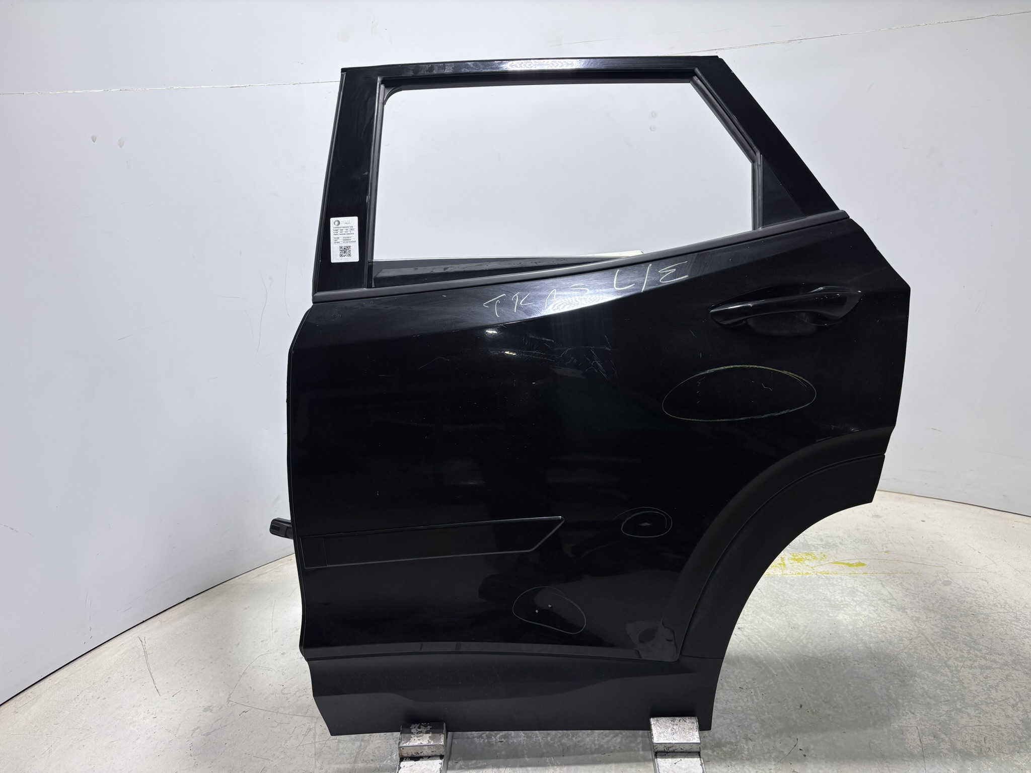 PORTA TRASEIRA ESQUERDA PRETA CHEVROLET TRACKER AUT. 2020/21 - 52190219 - 