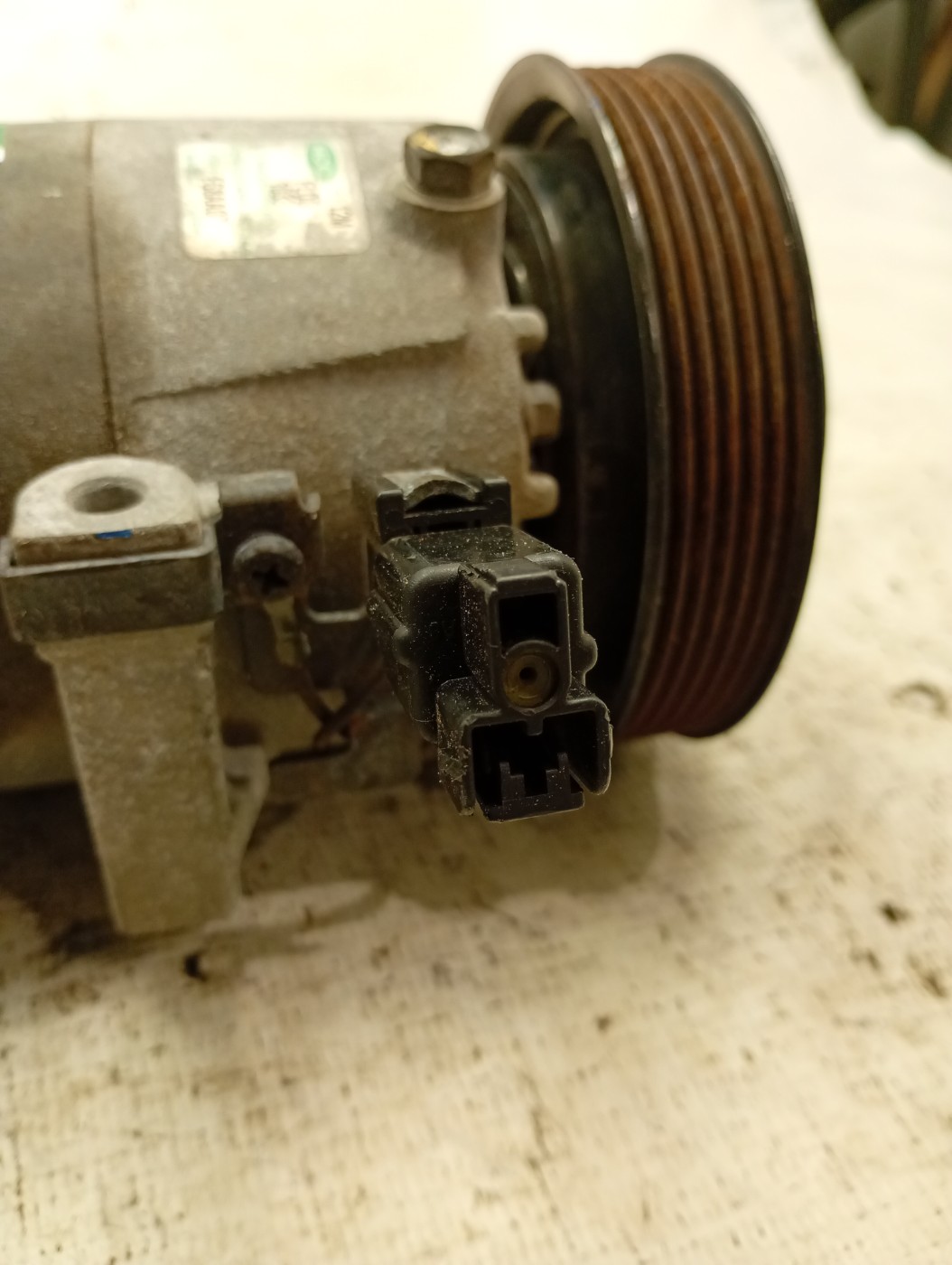 COMPRESSOR AR-CONDICIONADO KIA SOUL 1.6 16V FLEX 2011 - 977012K600 - 