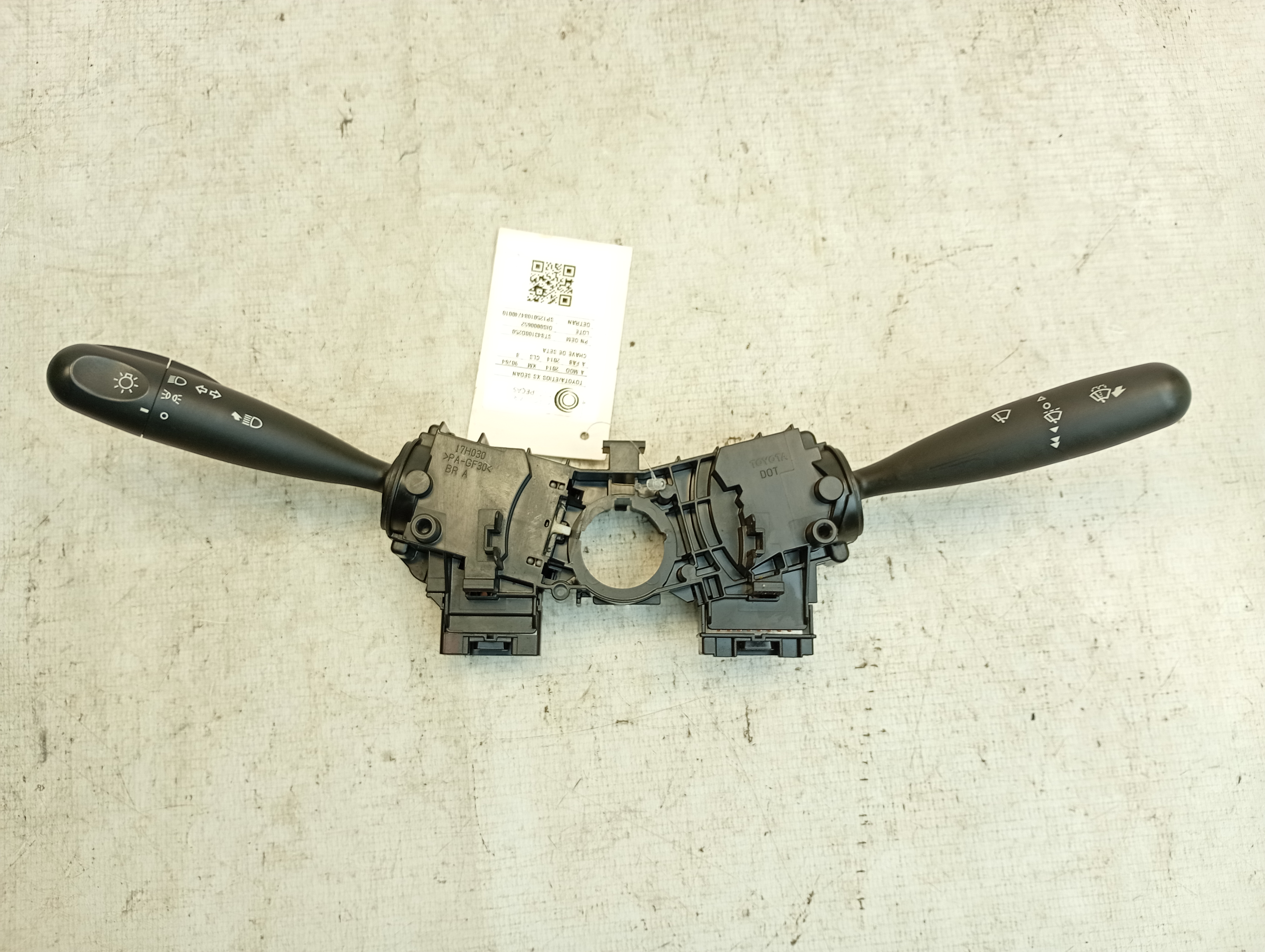 ALAVANCA COMANDO CHAVE SETA TOYOTA ETIOS XS SEDAN 1.5 17/18 - 843100D250 - 