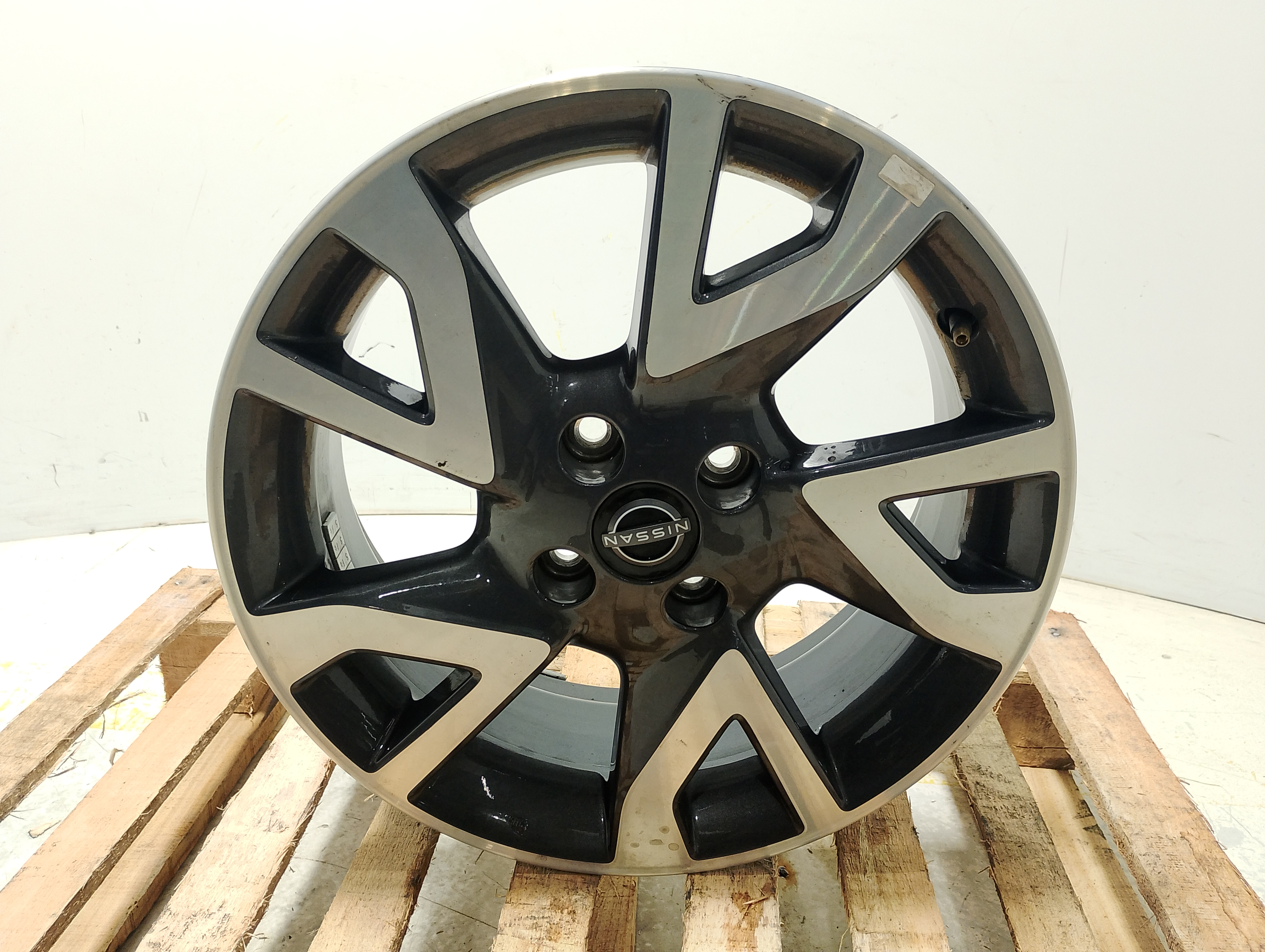 RODA LIGA LEVE ARO 16 4 FUROS DIAMANTADA NISSAN KICKS - 403005R12EDE - 