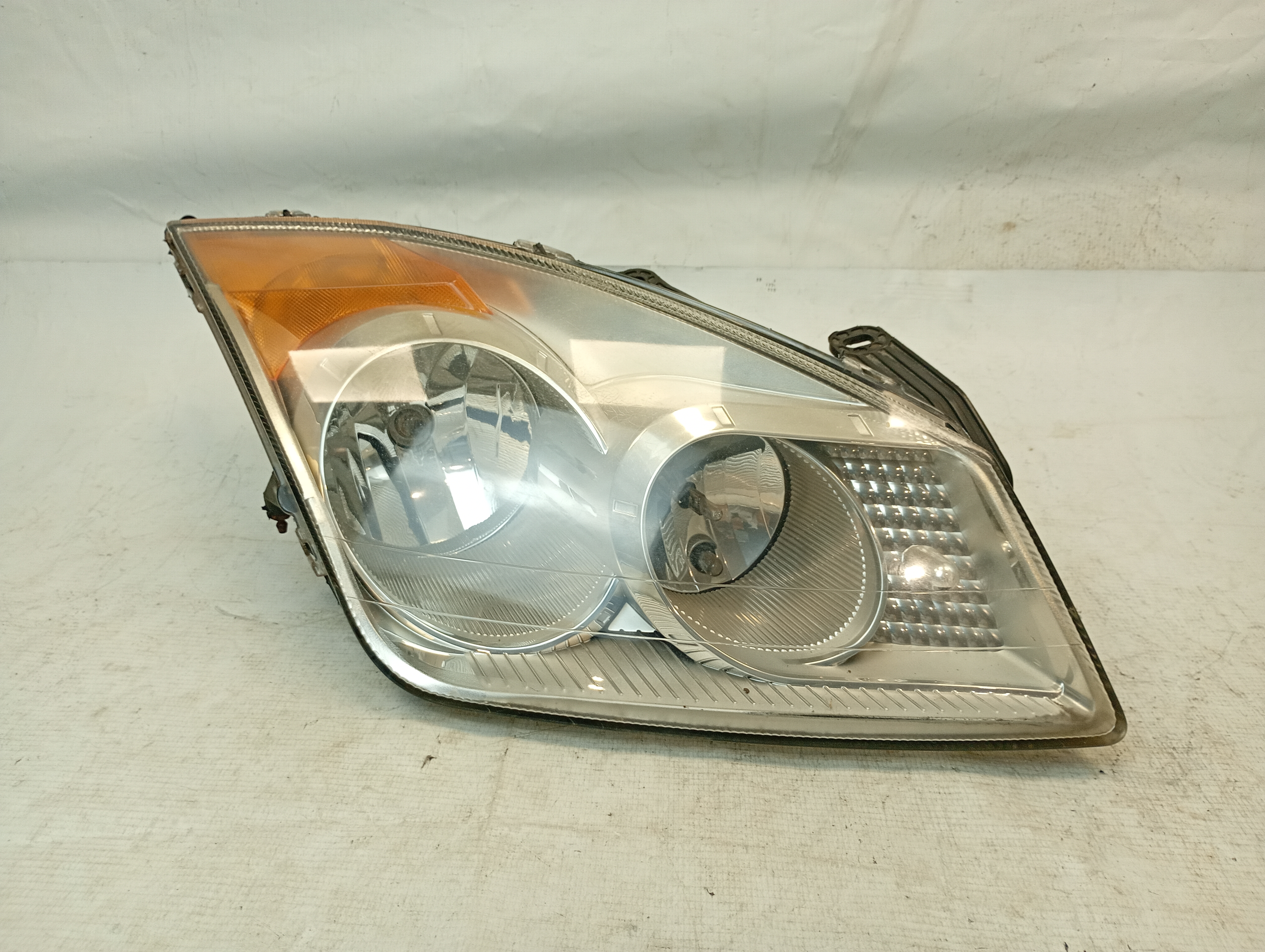 FAROL DIREITO FORD FIESTA SEDAN 1.0 8V FLEX 4P 2008 - 7S6513005AE - 