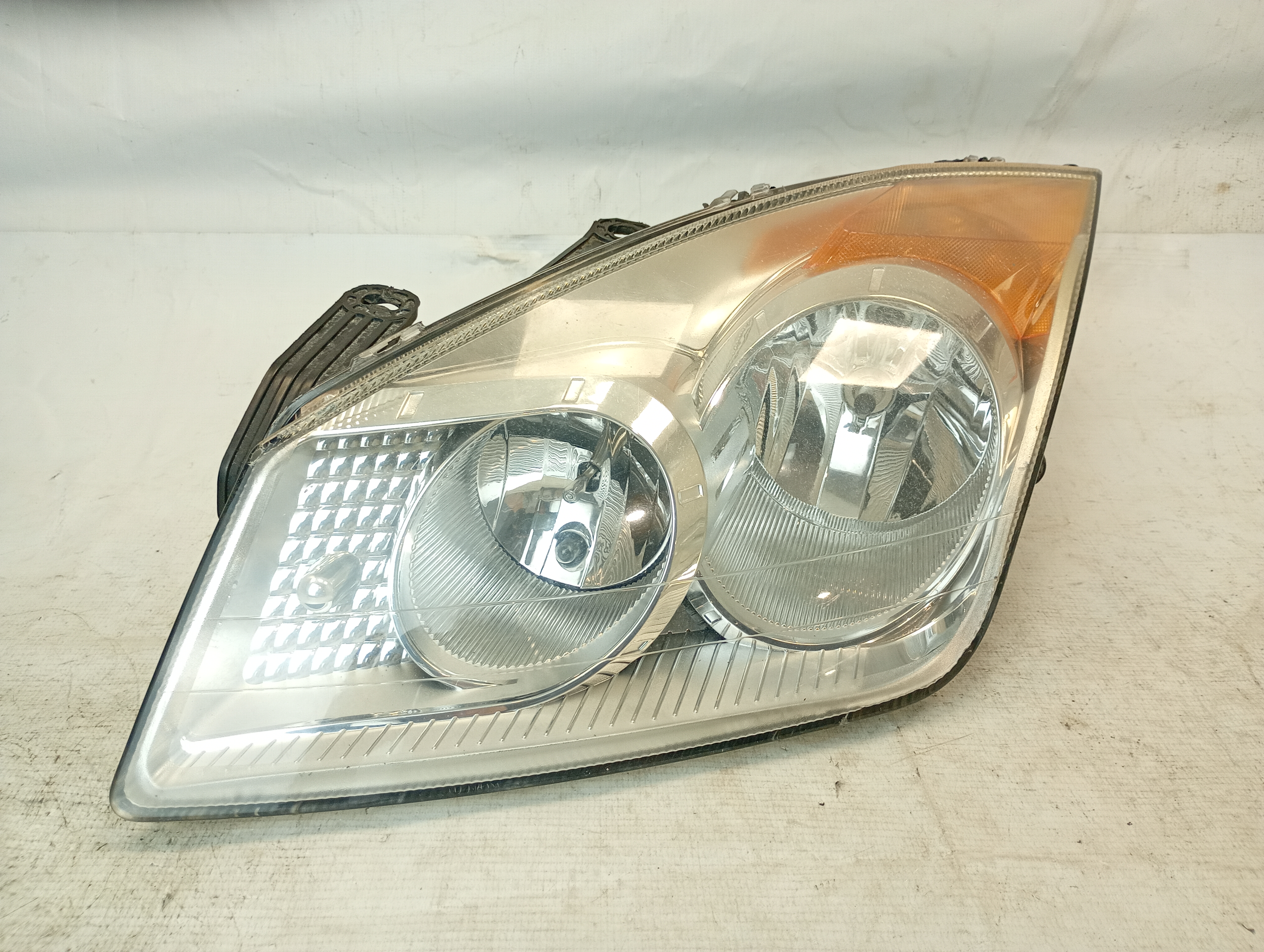 FAROL ESQUERDO FORD FIESTA SEDAN 1.0 8V FLEX 4P 2008 - 7S6513006AE - 