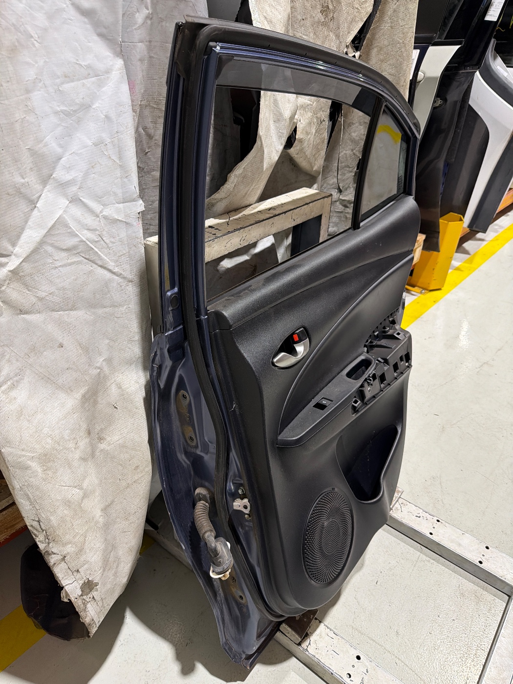 PORTA TRASEIRA DIREITA AZUL TOYOTA YARIS XL SEDAN 1.5 2019 - 670030D510 - 