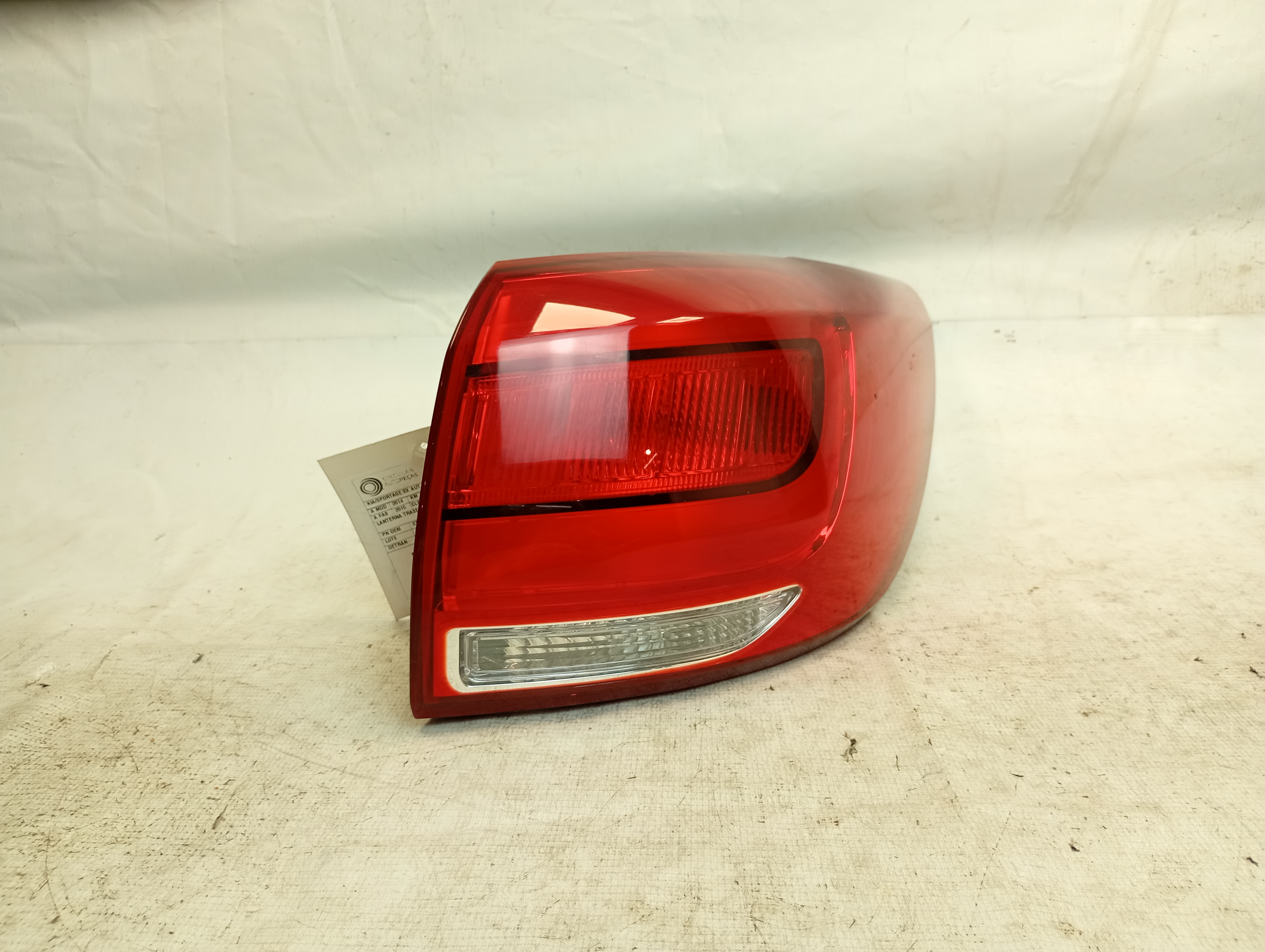 LANTERNA TRASEIRA DIREITA KIA SPORTAGE EX 2.0 16V 2014/15 - 924203W510 - 