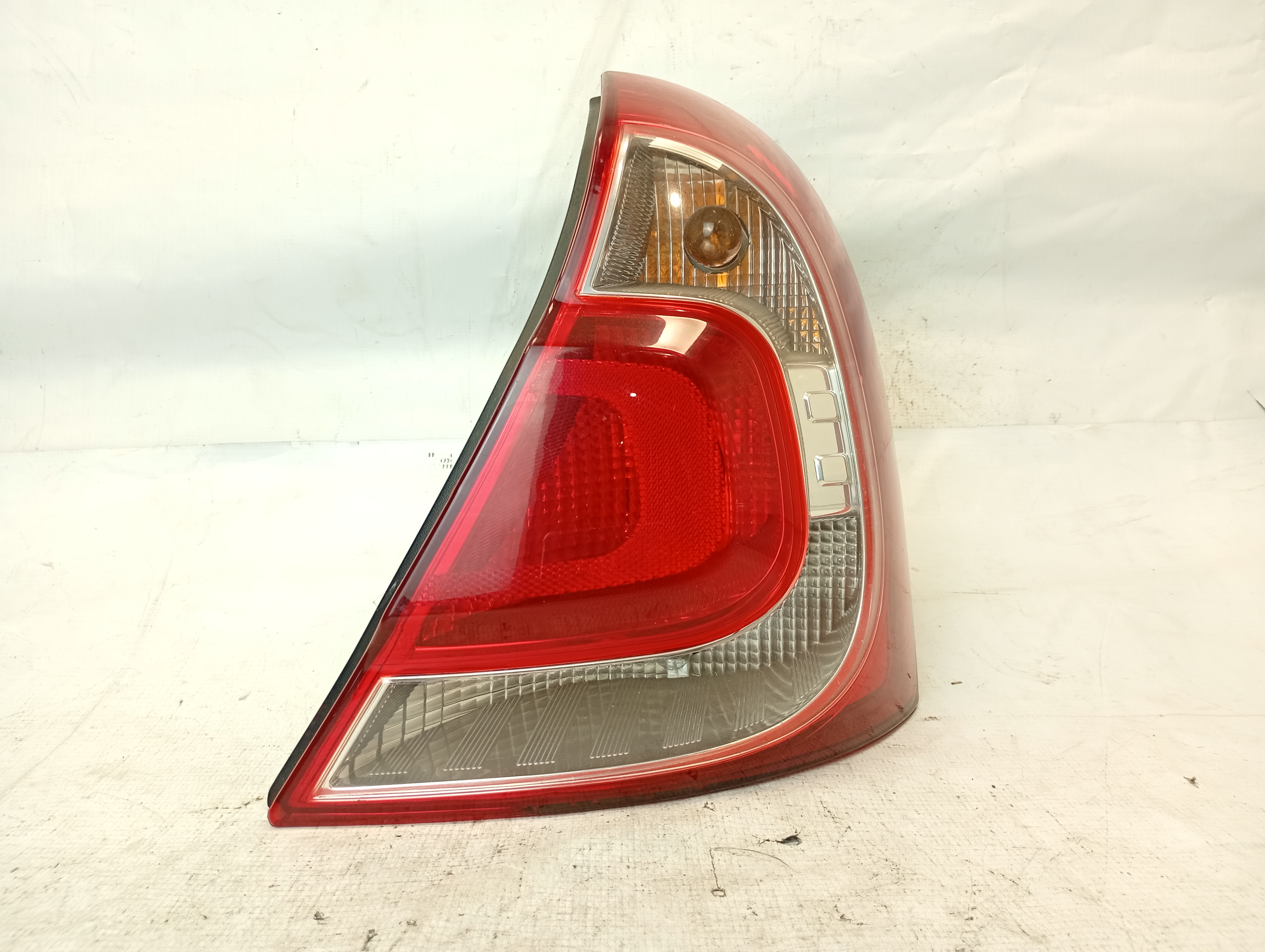 FARO TRASERO DER X65 NC BASE NEGRA - 265505530R - 