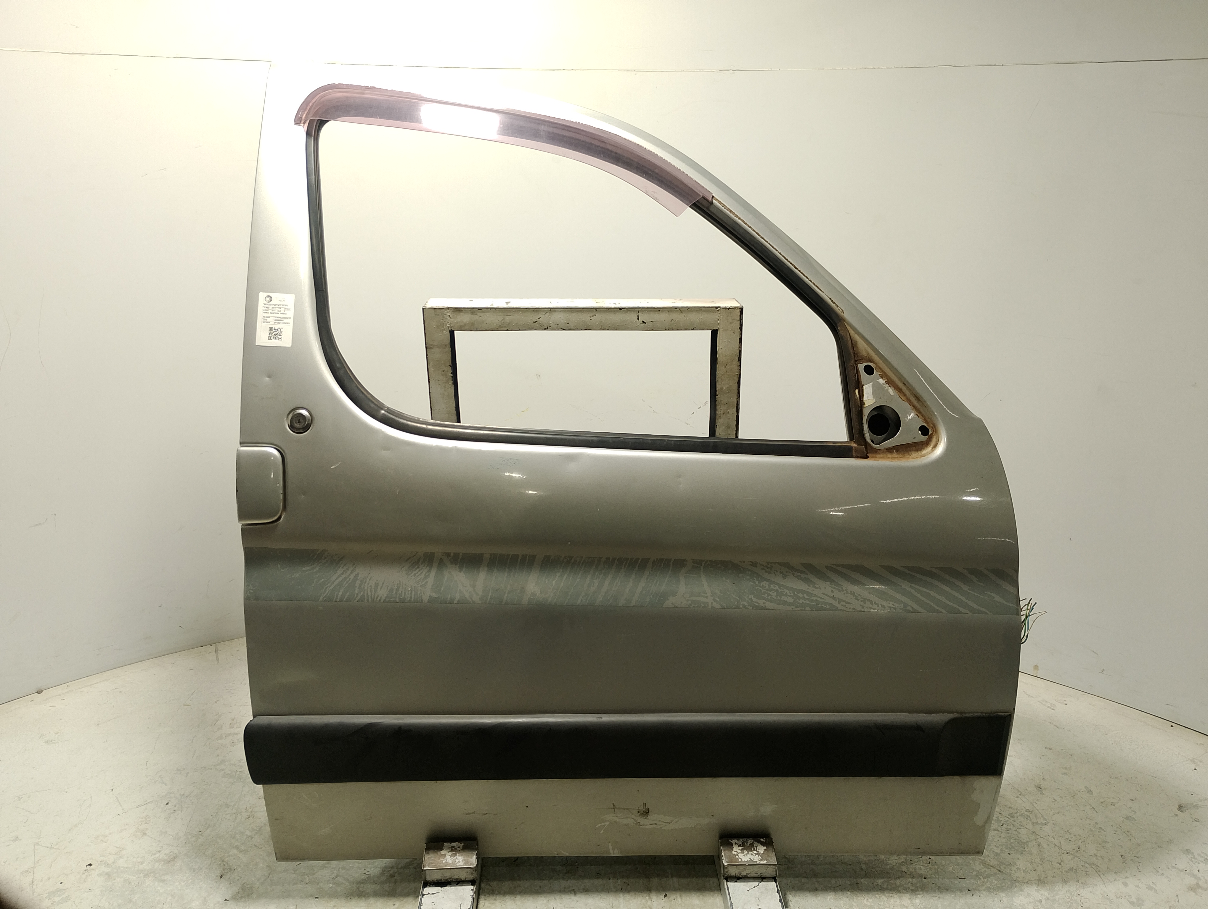 PORTA DIANTEIRA DIREITA PRATA PEUGEOT PARTNER ESCAPADE 2011 - PORTADD0241733 - 